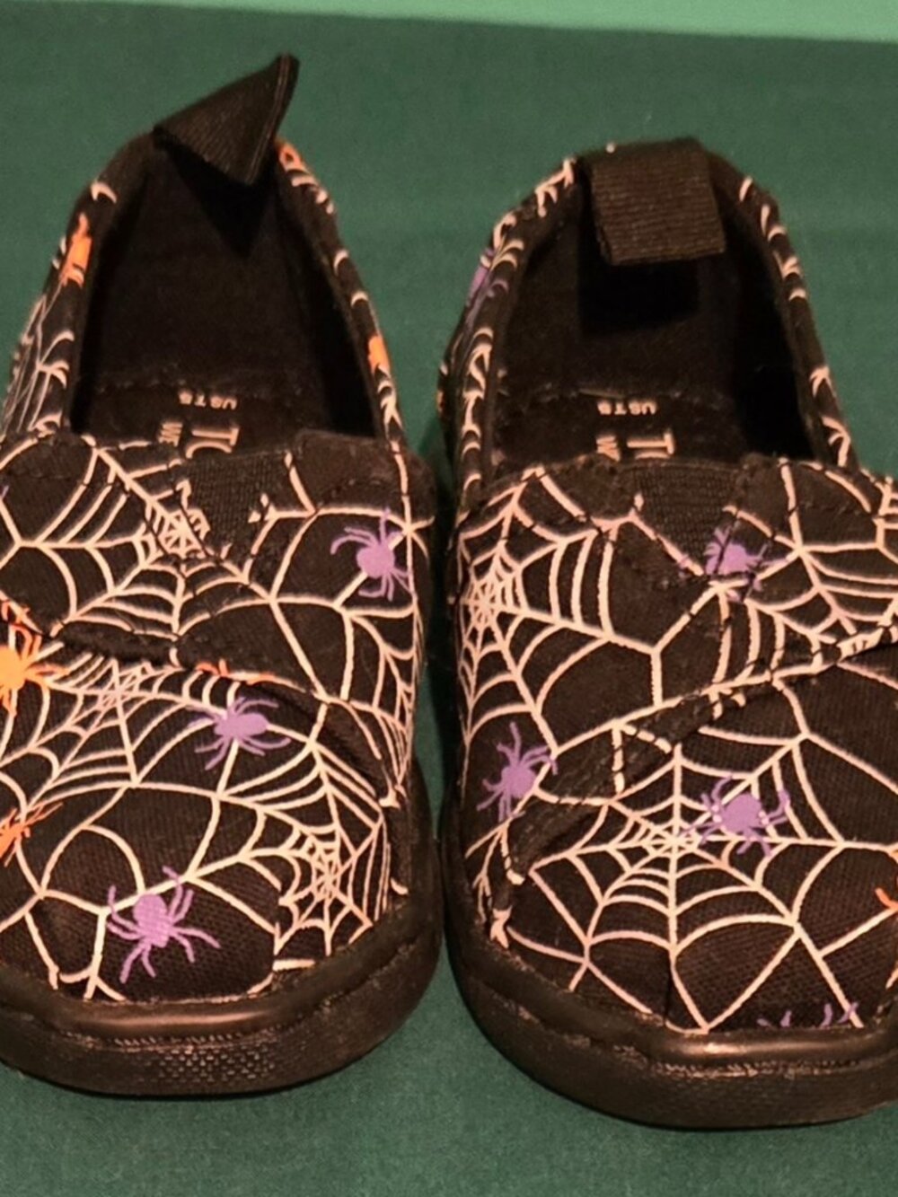 Toms Girl's Shoes Size 5 Halloween Toddler Glow In The Dark Spiders- Never Worn